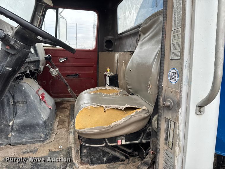 image for item EM8405 1991 International F2574 water truck