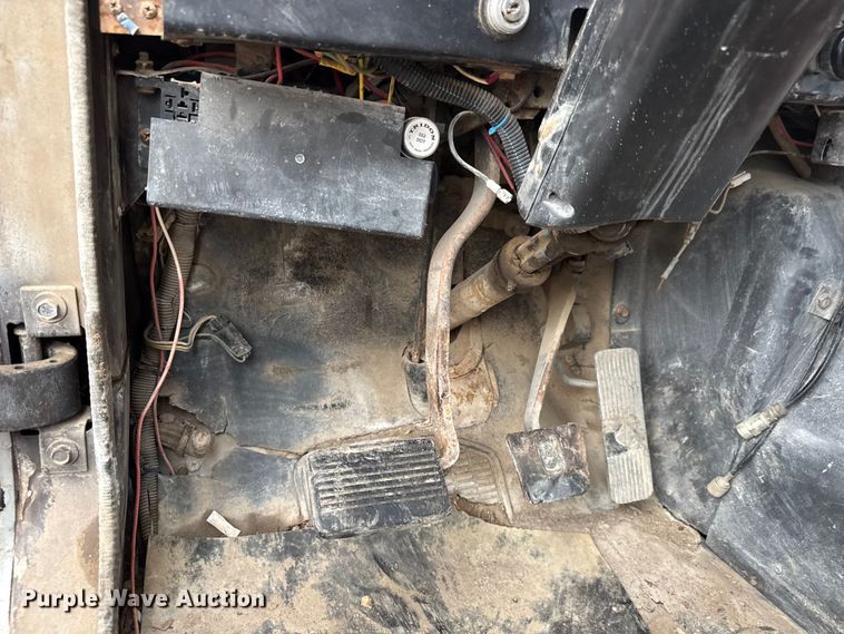 image for item EM8405 1991 International F2574 water truck