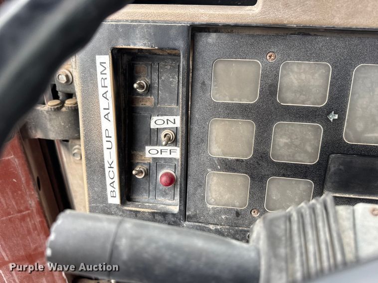 image for item EM8405 1991 International F2574 water truck