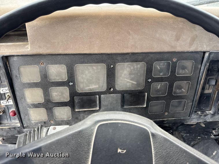 image for item EM8405 1991 International F2574 water truck