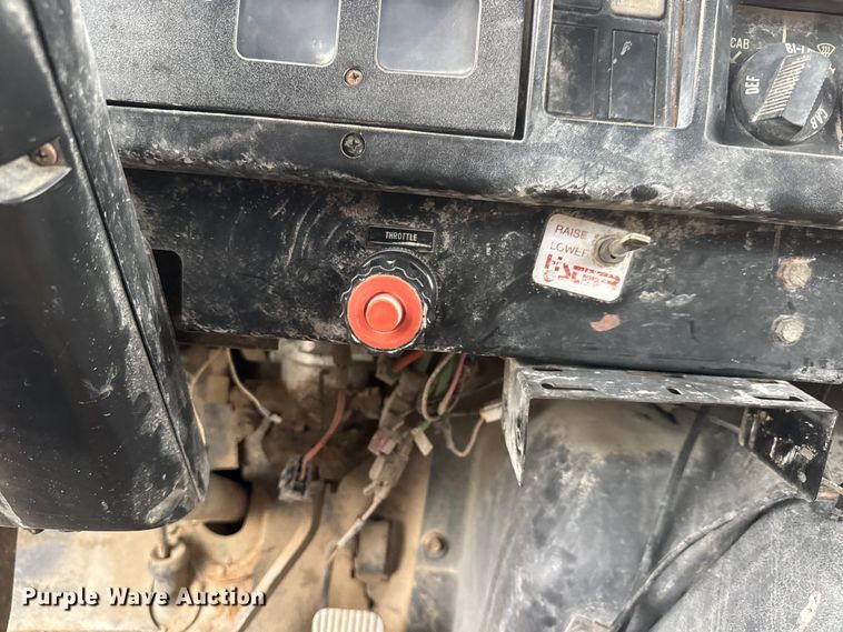 image for item EM8405 1991 International F2574 water truck