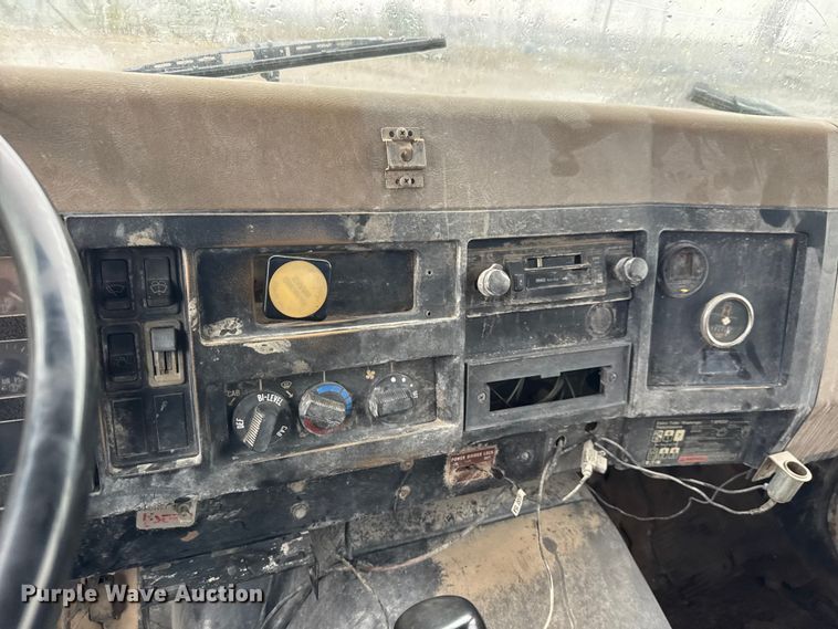 image for item EM8405 1991 International F2574 water truck