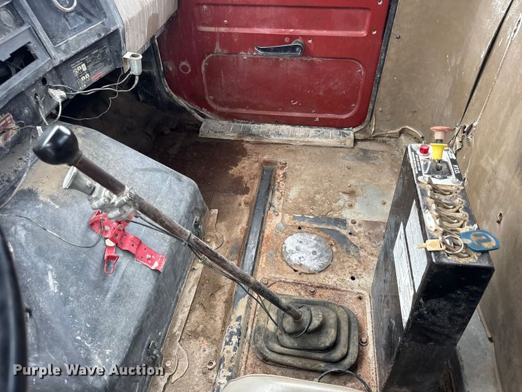 image for item EM8405 1991 International F2574 water truck