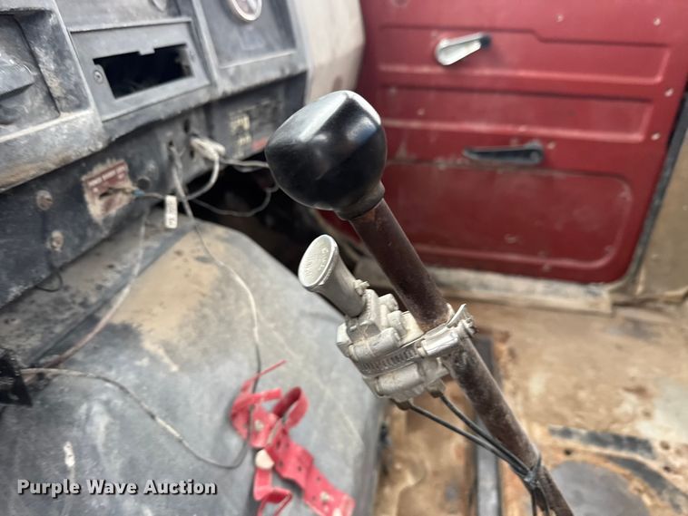 image for item EM8405 1991 International F2574 water truck