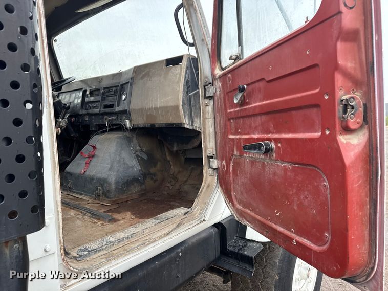 image for item EM8405 1991 International F2574 water truck