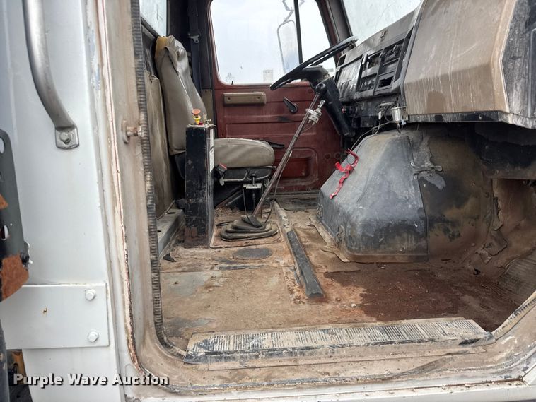 image for item EM8405 1991 International F2574 water truck