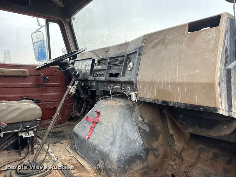 image for item EM8405 1991 International F2574 water truck