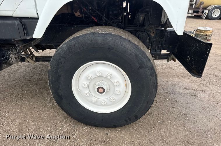 image for item EM8405 1991 International F2574 water truck