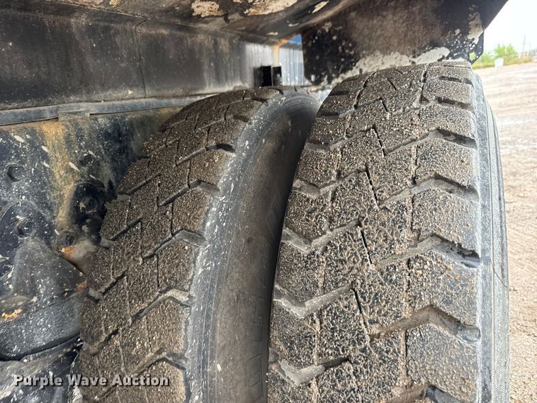 image for item EM8405 1991 International F2574 water truck