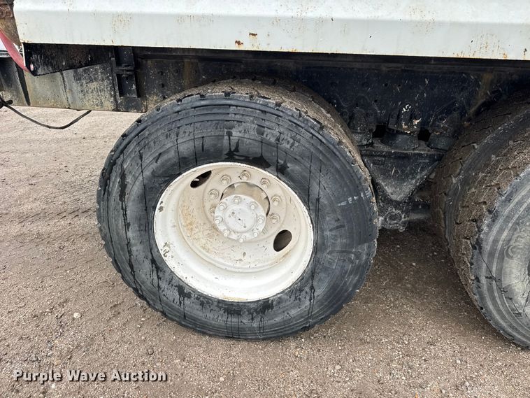 image for item EM8405 1991 International F2574 water truck