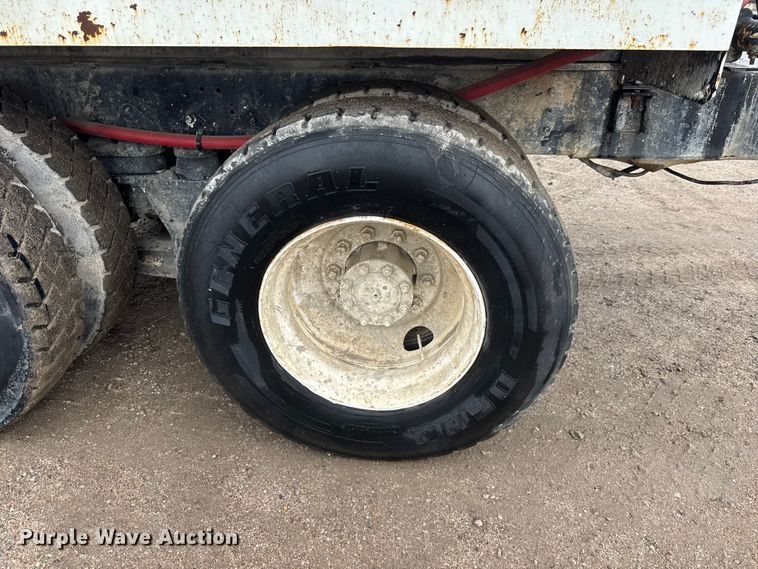 image for item EM8405 1991 International F2574 water truck