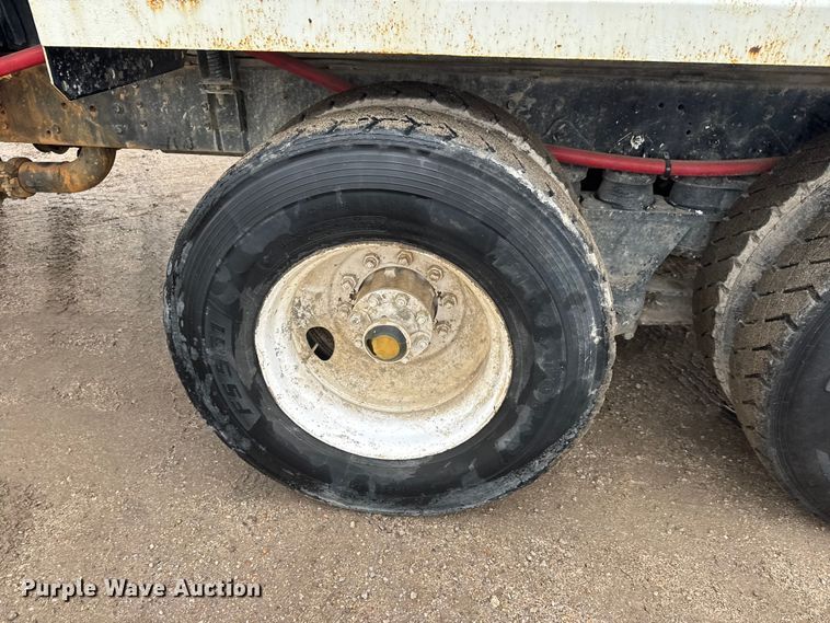 image for item EM8405 1991 International F2574 water truck