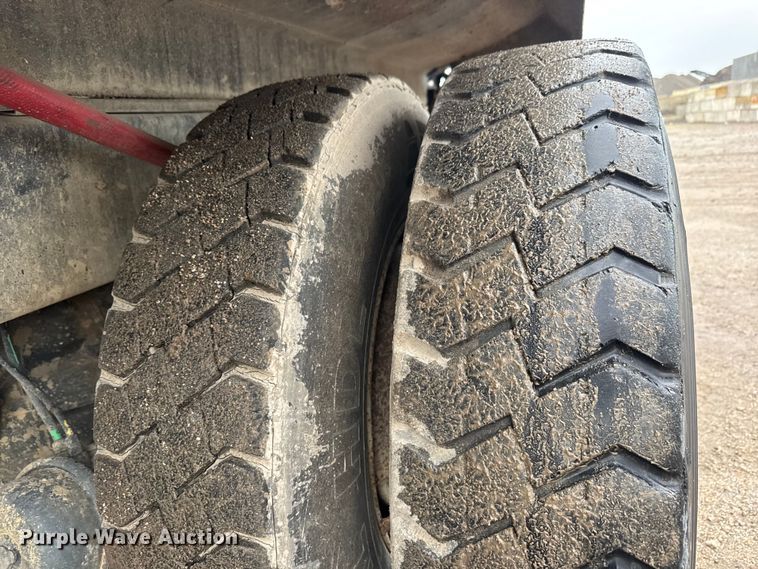 image for item EM8405 1991 International F2574 water truck