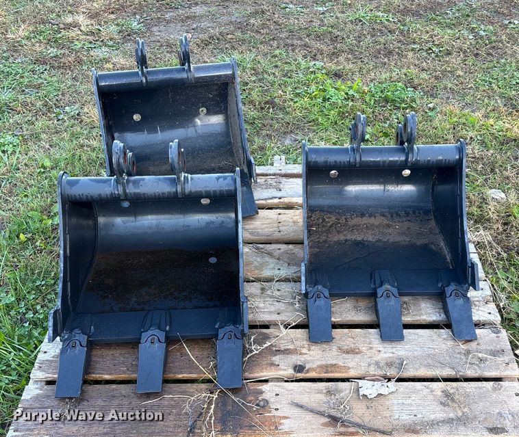 image for item EN5781 (3) excavator buckets
