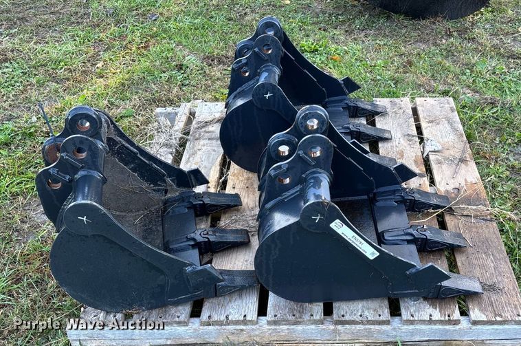 image for item EN5781 (3) excavator buckets