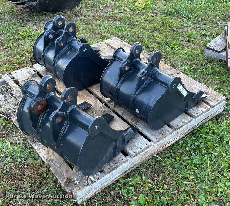 image for item EN5781 (3) excavator buckets
