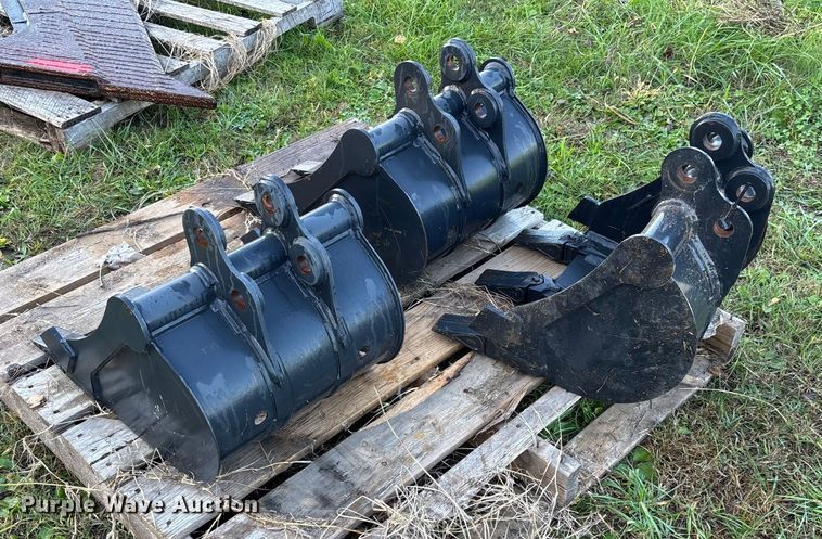 image for item EN5781 (3) excavator buckets