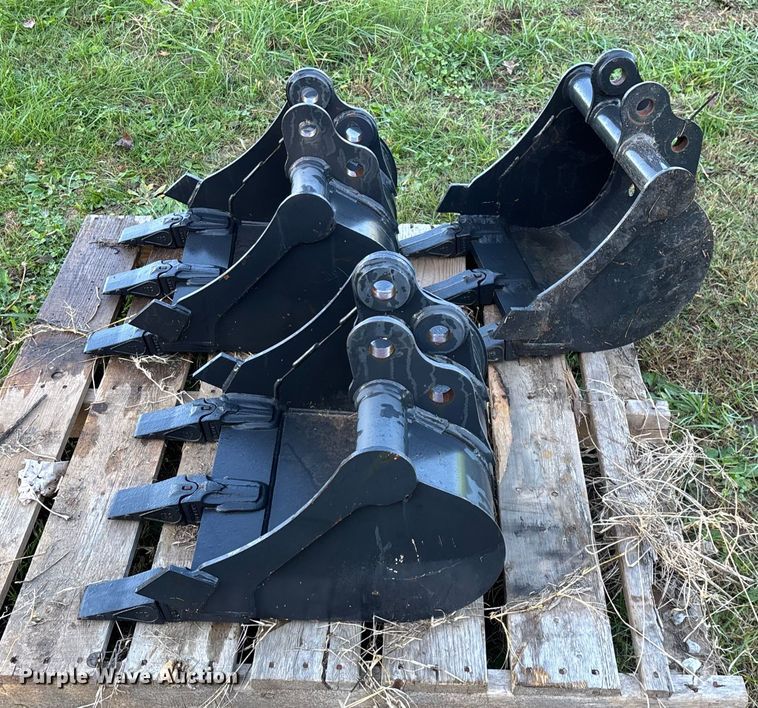 image for item EN5781 (3) excavator buckets