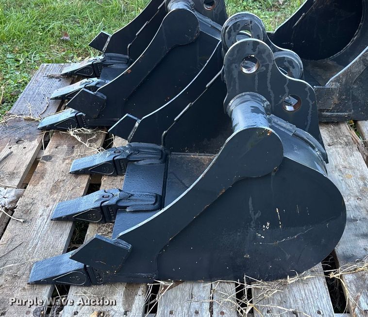 image for item EN5781 (3) excavator buckets
