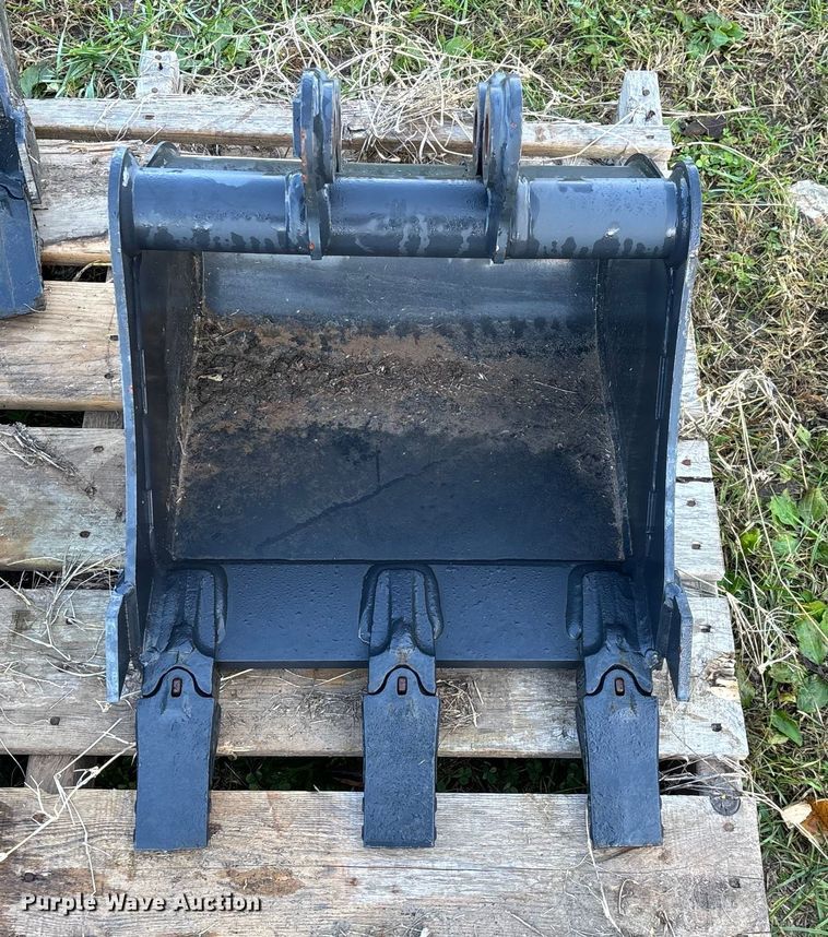 image for item EN5781 (3) excavator buckets