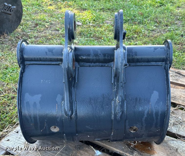 image for item EN5781 (3) excavator buckets
