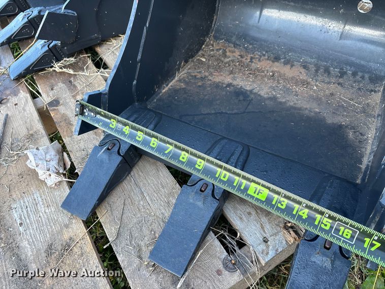 image for item EN5781 (3) excavator buckets