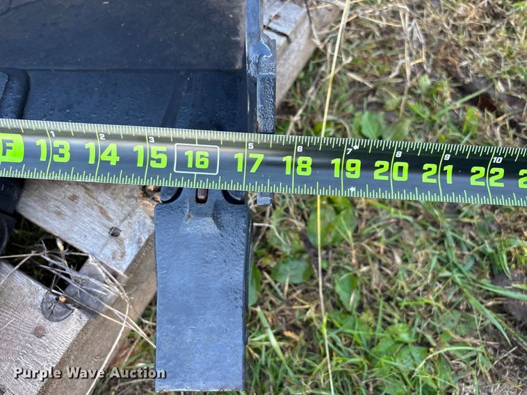 image for item EN5781 (3) excavator buckets