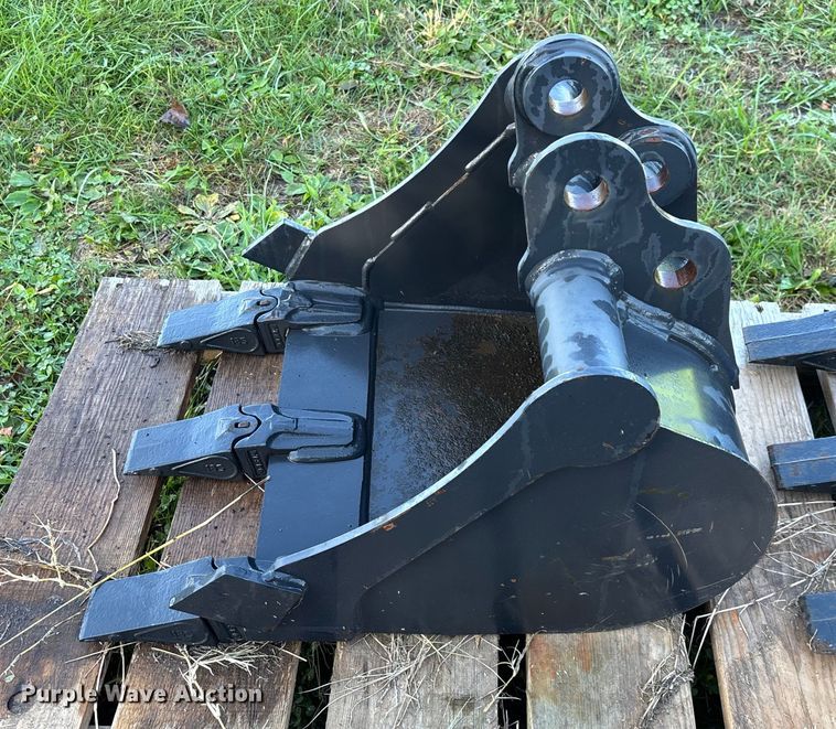 image for item EN5781 (3) excavator buckets