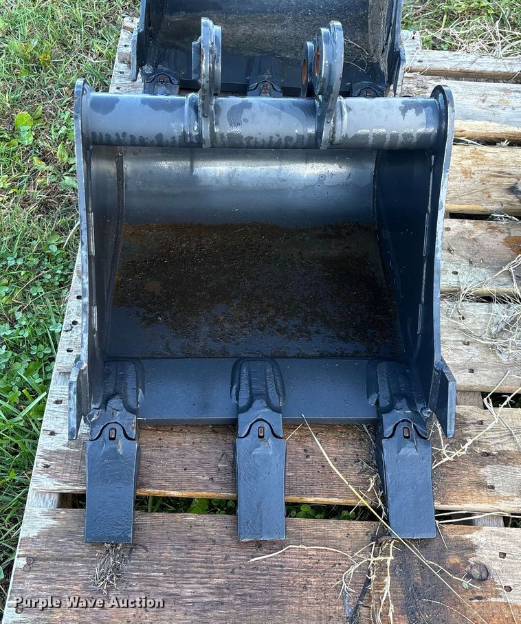 image for item EN5781 (3) excavator buckets