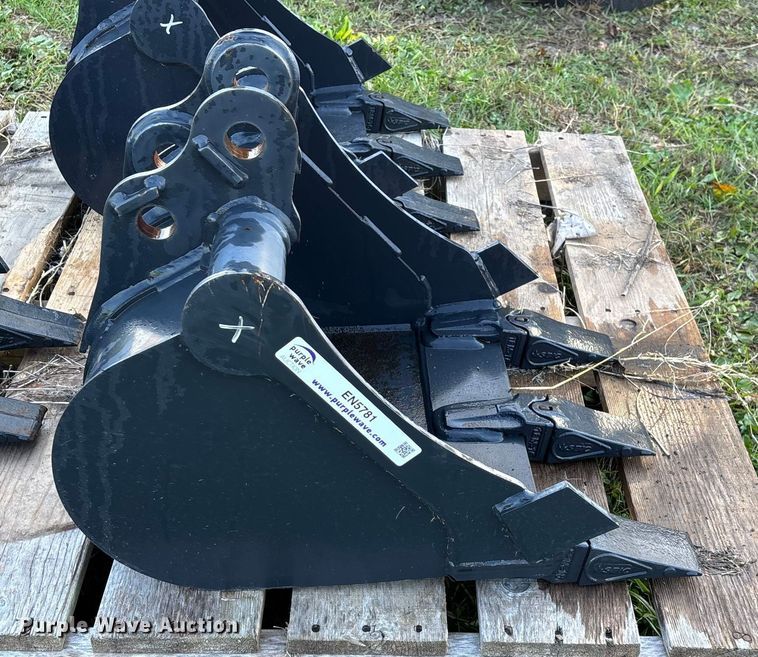 image for item EN5781 (3) excavator buckets