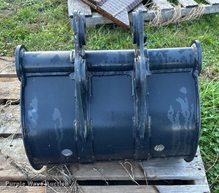 image for item EN5781 (3) excavator buckets