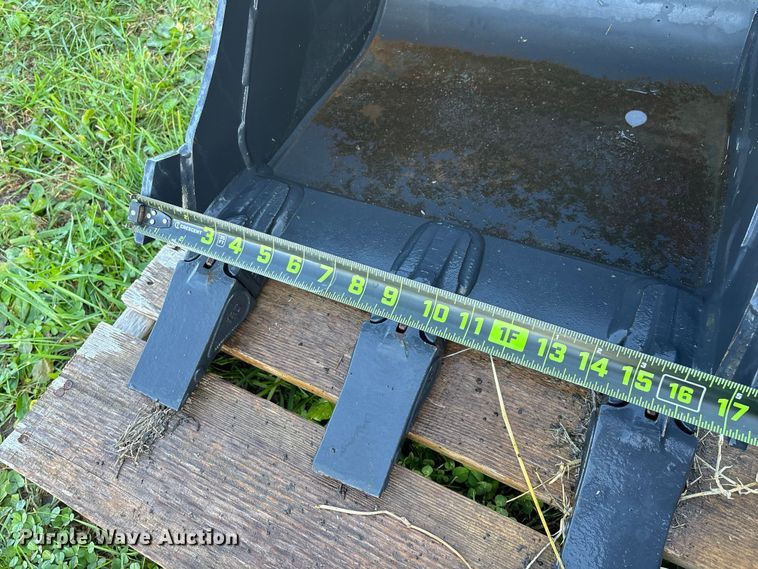 image for item EN5781 (3) excavator buckets