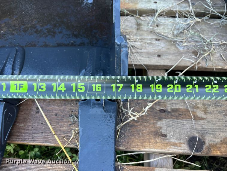 image for item EN5781 (3) excavator buckets