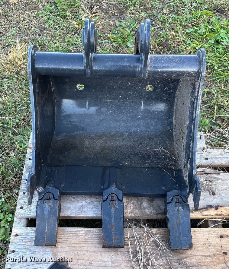 image for item EN5781 (3) excavator buckets