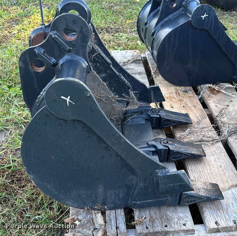 image for item EN5781 (3) excavator buckets