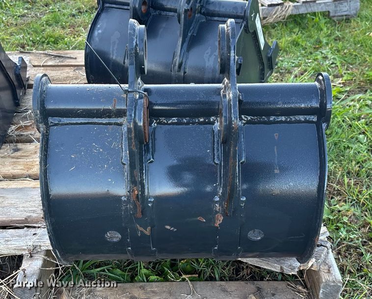 image for item EN5781 (3) excavator buckets