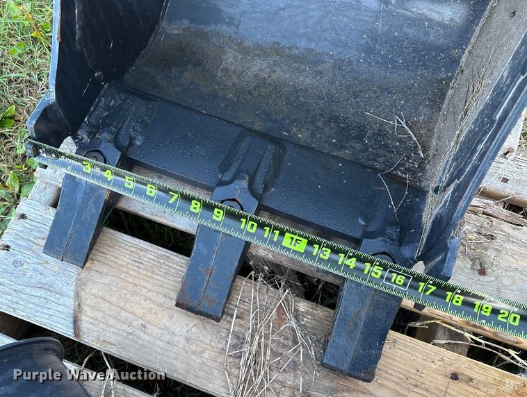 image for item EN5781 (3) excavator buckets