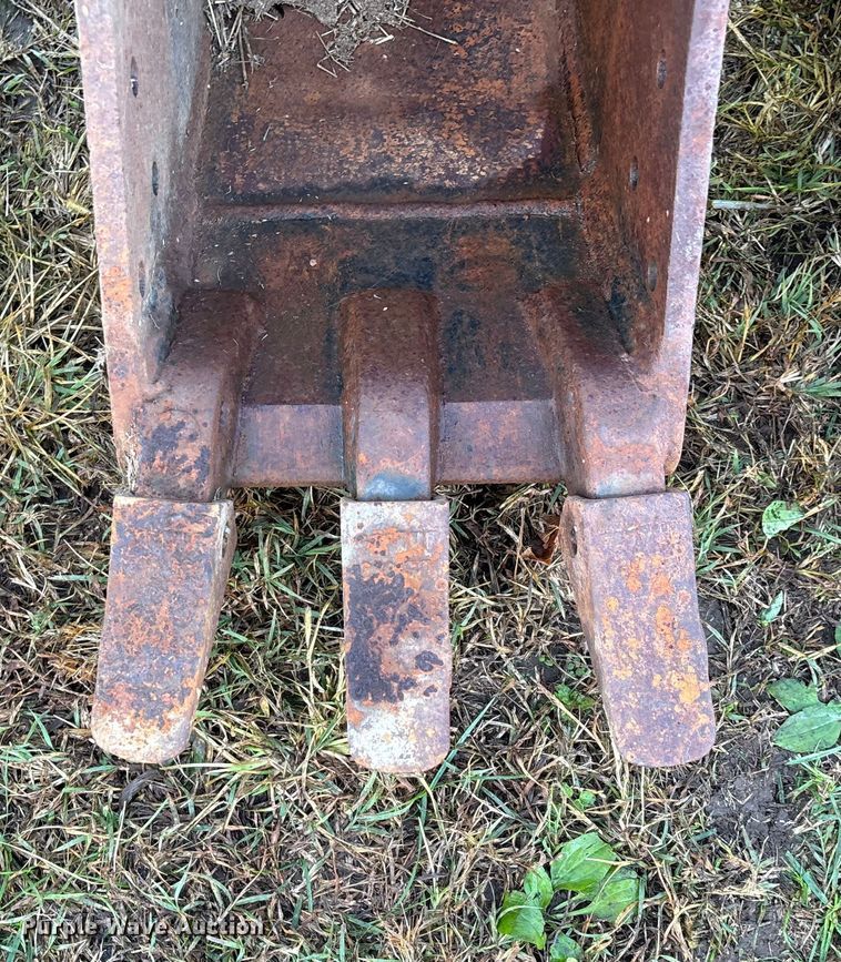image for item EN5782 (5) TAG excavator buckets