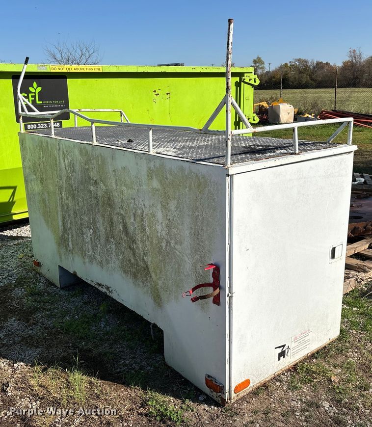 image for item EN5787 Truck toolbox