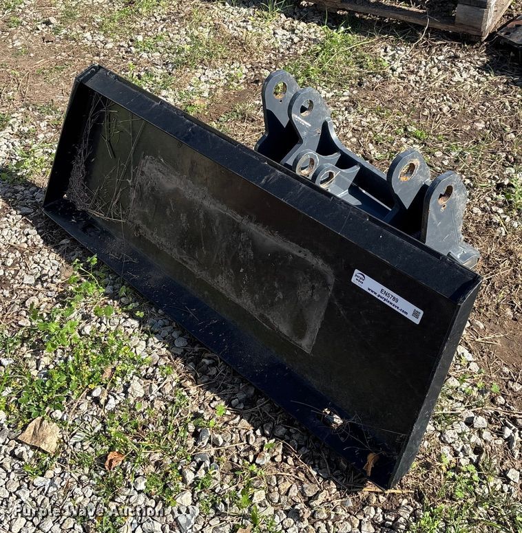 image for item EN5789 (2) quick attach loader brackets 