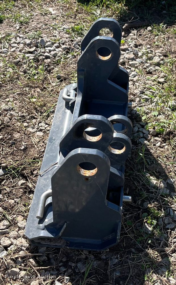 image for item EN5789 (2) quick attach loader brackets 