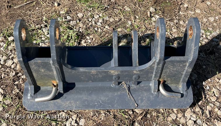 image for item EN5789 (2) quick attach loader brackets 