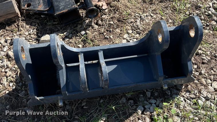 image for item EN5789 (2) quick attach loader brackets 