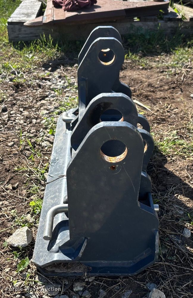 image for item EN5789 (2) quick attach loader brackets 