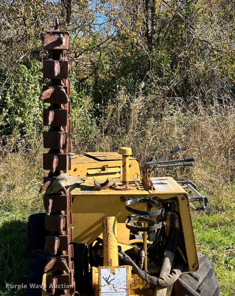 image for item EN5797 1993 Vermeer LM40 trencher
