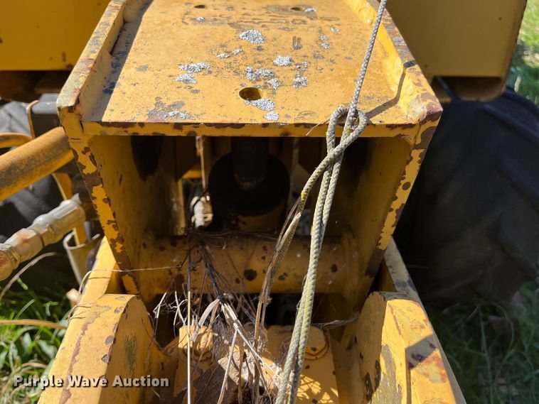 image for item EN5797 1993 Vermeer LM40 trencher