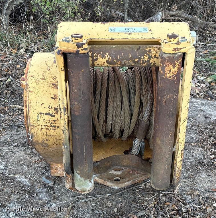 image for item EN5799 Paccar PA50-82VE winch