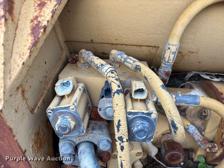 image for item EN5799 Paccar PA50-82VE winch