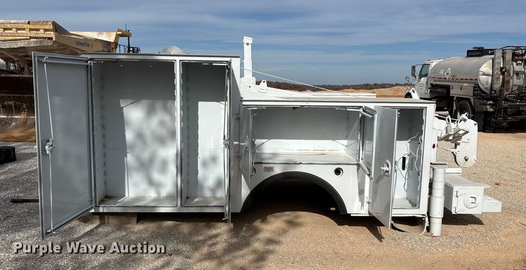 image for item EN5813 2012 IMT D0M1S3 J781688 service bed