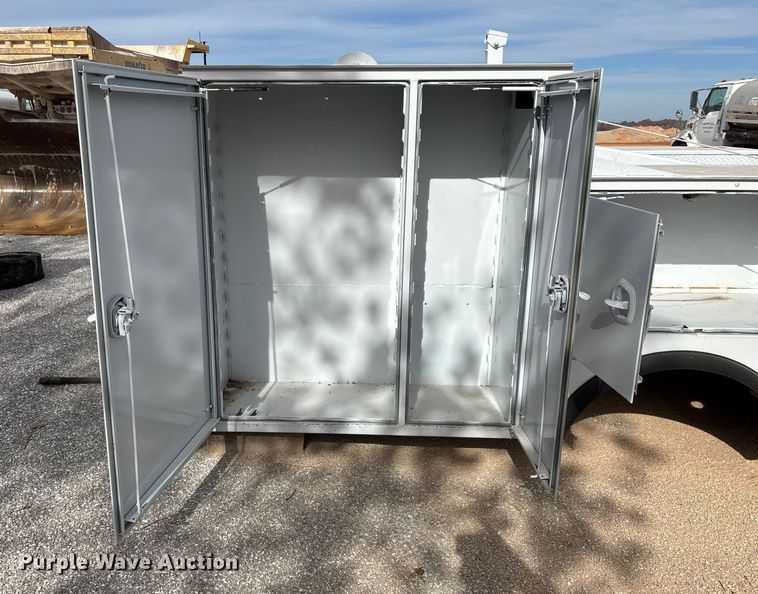 image for item EN5813 2012 IMT D0M1S3 J781688 service bed